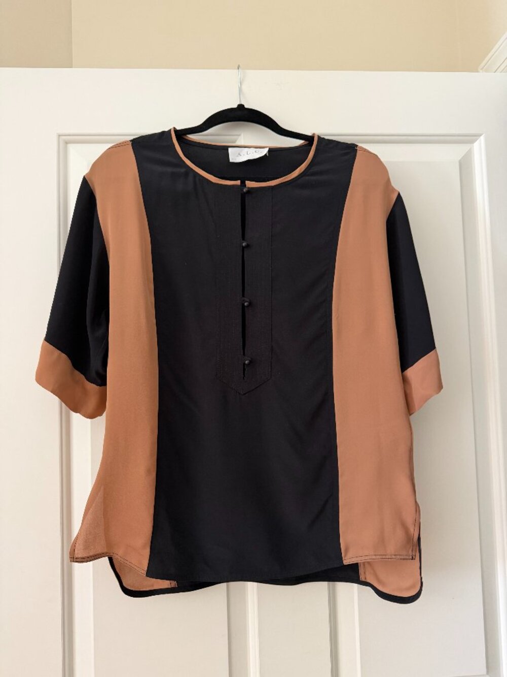 ALC Silk black beige tunic, size XS, runs large, excellent condition